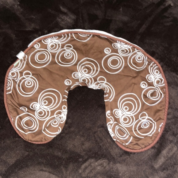 Amy Coe boopy cover in excellent condition Amy Coe nursing pillow cover - Picture 1 of 3